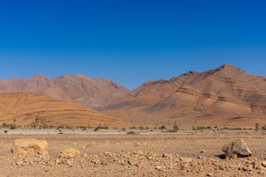 Tafraoute kasabasından görülen Fas Yüksek Atlas Dağları