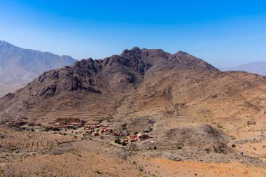 Çöldeki dağların manzarası