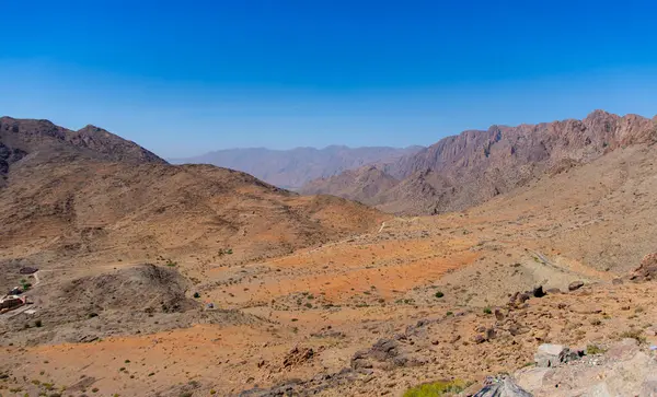 Çöldeki dağların manzarası