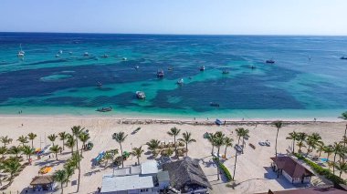 Punta Cana, Dominik Cumhuriyeti 'ndeki Bavaro Sahili' nin doğa manzarası.