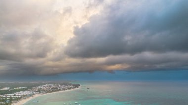 Karayipler kıyısındaki güzel plaj 