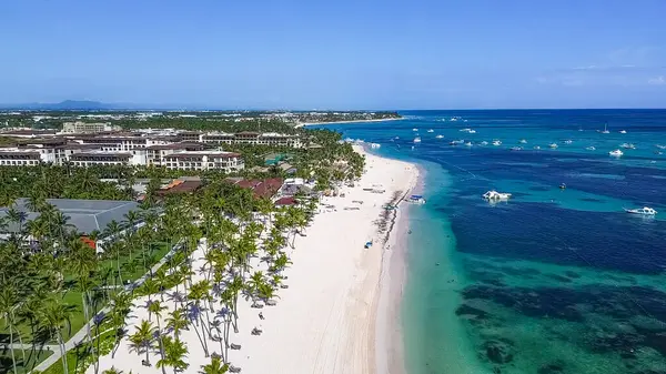 Punta Cana, Dominik Cumhuriyeti 'ndeki Bavaro Sahili' nin doğa manzarası.