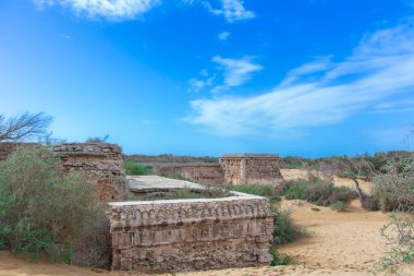 Essaouira çölündeki antik bir kalenin kalıntıları. 