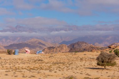 Fas 'ın Tafraoute kasabası yakınlarındaki boyalı kayalar.