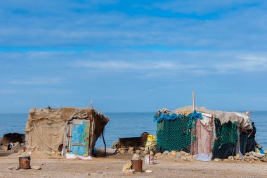 Marloc 'taki Essaouira bölgesinde geçici malzemelerden evler inşa edildi.