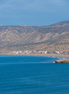 Fas kırsalının deniz manzarası Safi bölgesinde yol boyunca görüldü.