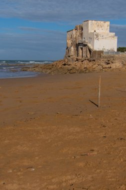 Fas 'ta Essaouira yakınlarındaki büyük Kouaki sahilindeki sahil kalesi.