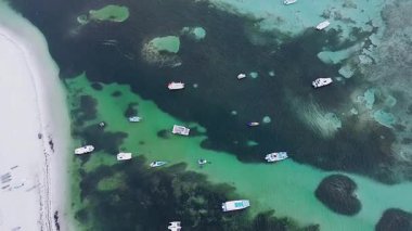 Punta Cana, Dominik Cumhuriyeti 'ndeki Bavaro Sahili' nde tekneler üzerinde uçuş.