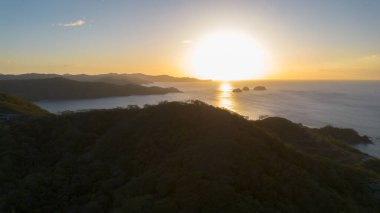 Gündoğumu Culebra Körfezi, Kosta Rika, Pasifik Okyanusu üzerinde.