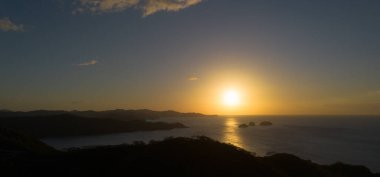 Gündoğumu Culebra Körfezi, Kosta Rika, Pasifik Okyanusu üzerinde.