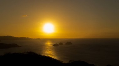 Gündoğumu Culebra Körfezi, Kosta Rika, Pasifik Okyanusu üzerinde.