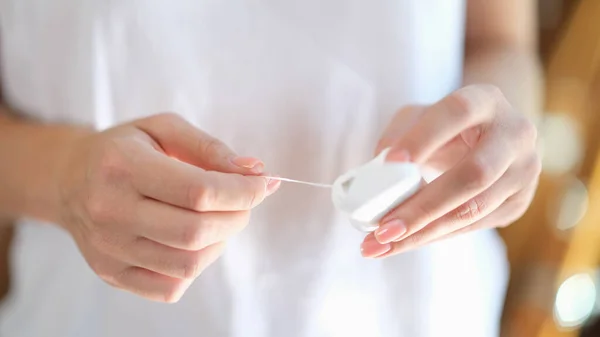 Woman Prepares Dental Floss Brushing Her Teeth Close — Stock Photo, Image