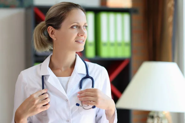 Portrait Smiling Woman Physician Posing Clinic Office Stethoscope Doctor Looking — Stockfoto