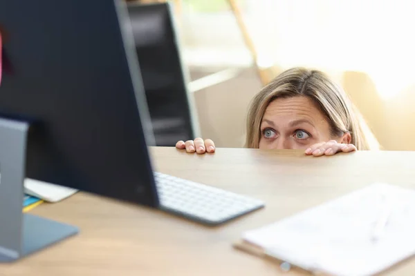 Portrait Surprised Excited Female Peeping Out Desk Looking Screen Office — ストック写真