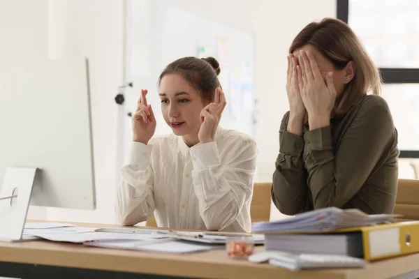 Worried Female Employees Hope Success New Joint Project Young Woman — Stock Photo, Image