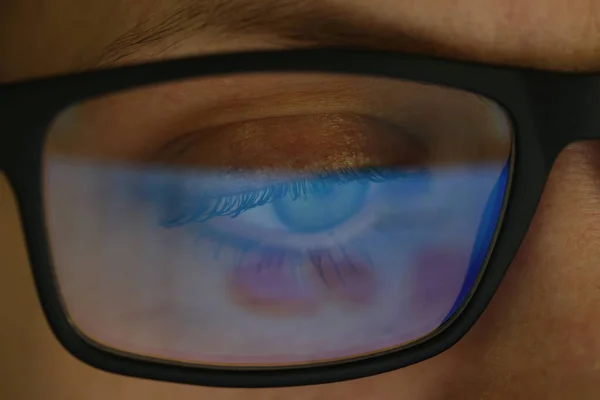 Γυναικείο Μάτι Που Φοράει Γυαλιά Για Μακροσκοπική Διόρθωση Όρασης Οφθαλμολογική — Φωτογραφία Αρχείου