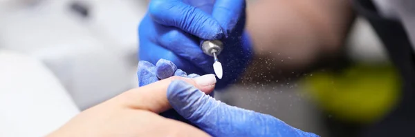 Proces Van Manicure Master Polijst Nagel Met Behulp Van Geautomatiseerde — Stockfoto