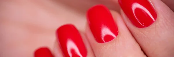 Close Female Hand Bright Red Gel Polish Beautiful Woman Fingernails — Stock Photo, Image