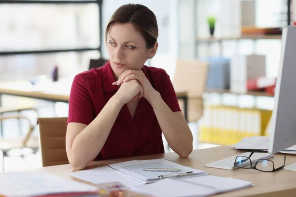 Doubting Woman Thinks Work Issues Looking Away Modern Company Office — Stock Photo, Image