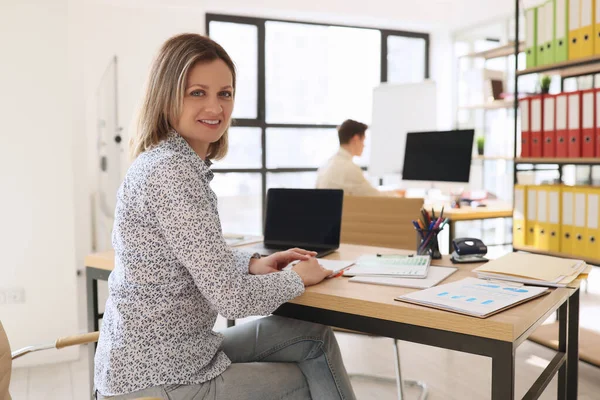 Positive Female Manager Turns Look Camera Smiling Blonde Woman Sits — Stock Photo, Image