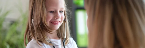 Portrait Happy Little Kid Having Fun Stethoscope Doctor Appointment Healthcare —  Fotos de Stock