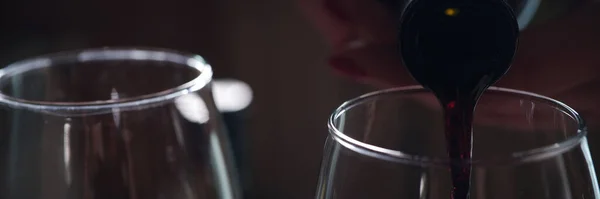 Close Pouring Red Wine Glass Tasting Degustation Sommelier Restaurant Aperitif — 图库照片