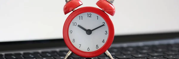 Red Alarm Clock Ten Laptop Keyboard Business Terms Time Management — Stock Photo, Image