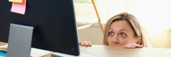 Portrait Surprised Woman Peeping Out Table Looking Screen Office Worker — Stock Photo, Image