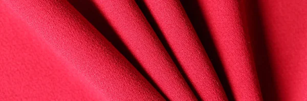 Ovanifrån Mjukt Vikta Ljusa Röda Textilmaterial Texturerad Bakgrund Naturlig Rubin — Stockfoto