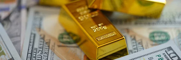 Lingotti Oro Sfondo Banconote Dollari Usa Concetto Negoziazione Dell Oro — Foto Stock