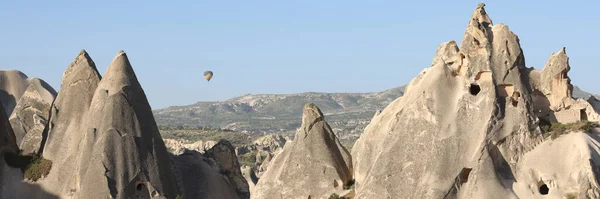 Vista Panorâmica Paisagem Capadócia Vale Com Montanhas Rochosas Cavernas Balão — Fotografia de Stock