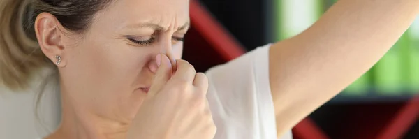 Sad Woman Closes Her Nose While Looking Her Armpit Close — Stock Photo, Image