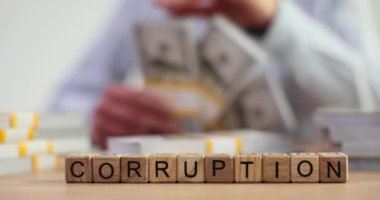Resmi olarak nakit ve kelime yolsuzluğu sayılıyor. Suçlu, rüşvet ve yolsuzluk sorunuyla etkili mücadele metodu nedeniyle tutuklandı