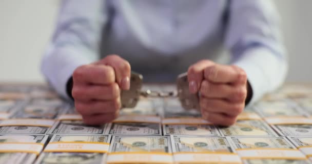 Donna Ammanettata Sono Sacco Banconote Dollaro Sul Tavolo Corruzione Corruzione — Video Stock