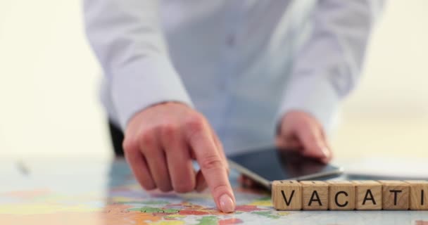 Planification Vacances Touristiques Utilisant Carte Monde Des Vacances Par Mot — Video