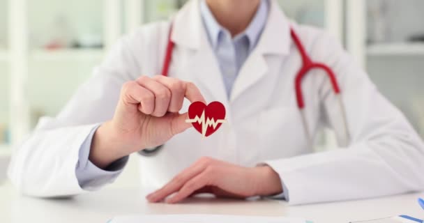 Kalp Ikonu Klinikteki Kardiyologların Ellerinde Kalp Hastalığı Belirtileri Semptomlar Tedavi — Stok video