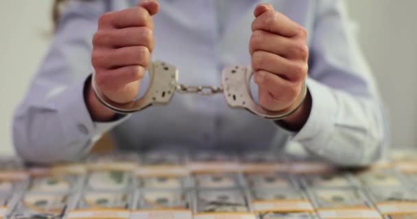 Mão Ladrão Criminoso Algemado Dólares Americanos Roubo Fraude Detenção Funcionários — Vídeo de Stock