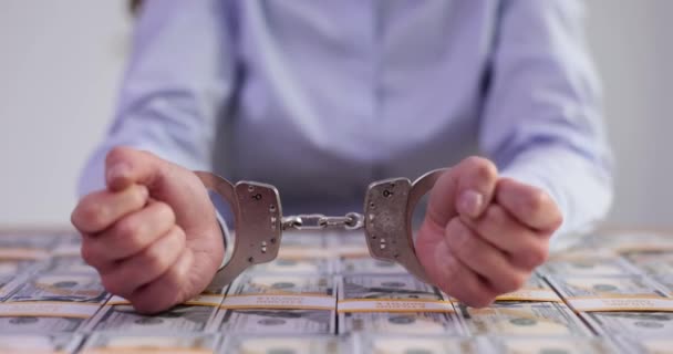 Main Criminel Menotté Sur Fond Dollars Américains Arrestation Frauduleuse Voleur — Video