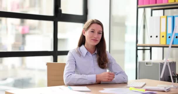Liked Happy Young Business Woman Working Looking Approvingly Camera Showing — Stock Video