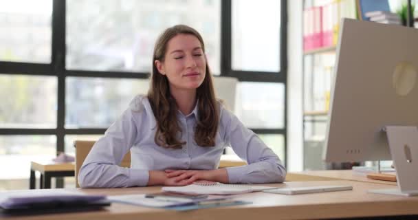 Femme Affaires Travail Secouant Tête Signe Oui Émotions Accord Confirmation — Video