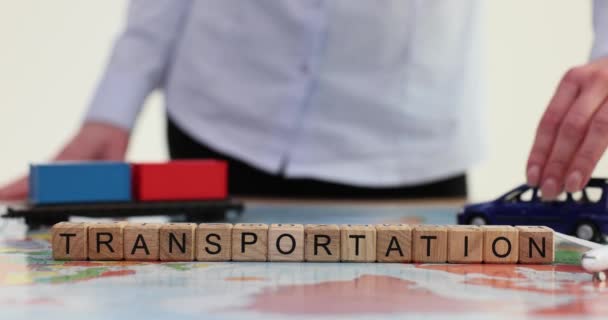 世界地图和运输贸易集装箱及汽车和运输词汇 运输和后勤公司和服务 — 图库视频影像