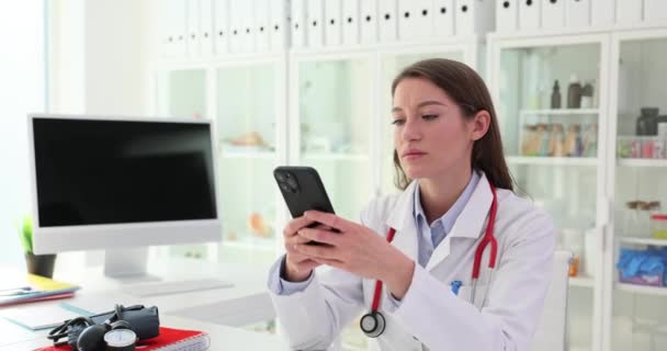 Professional Doctor Working Office Desk Using Smartphone Practitioner Using Internet — Stock Video