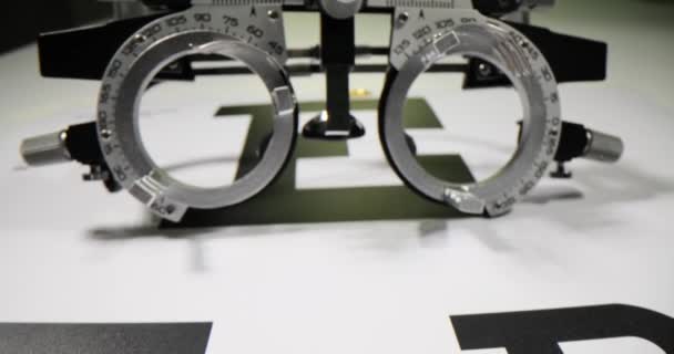 Göz Çizelgesi Gözlük Testi Oftalmolog Aletler Görüş Testi — Stok video