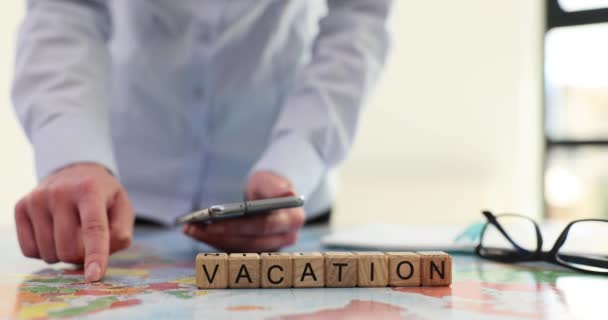 Toeristische Vakantie Route Studie Van Wereldkaart Woord Vakantie Toeristische Punten — Stockvideo