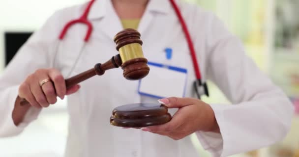 Doktor Kalapácsot Dönget Bíróságon Találkozik Ügyvéddel Orvosi Bűncselekmények Korrupció Gondatlanság — Stock videók