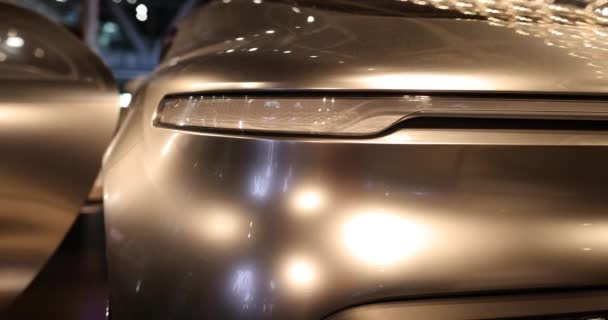 Часть Серебряного Автомобиля Будущего Современными Технологиями Транспортном Музее Редкий Вид — стоковое видео