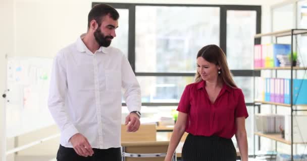 Karyawan Pria Dan Wanita Sukses Dari Perusahaan Berdiri Dalam Posisi — Stok Video