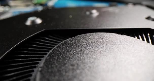 Çinde Soğutma Cihazı Olan Modern Dizüstü Bilgisayar Hizmet Merkezinde Bilgisayarın — Stok video