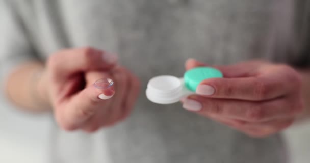Lente Olho Mão Com Caixa Para Hidratação Limpeza Seleção Lentes — Vídeo de Stock