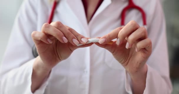 Doktorların Elleri Klinikte Sigara Kırıyor Kapalı Çekim Film Yavaş Çekim — Stok video